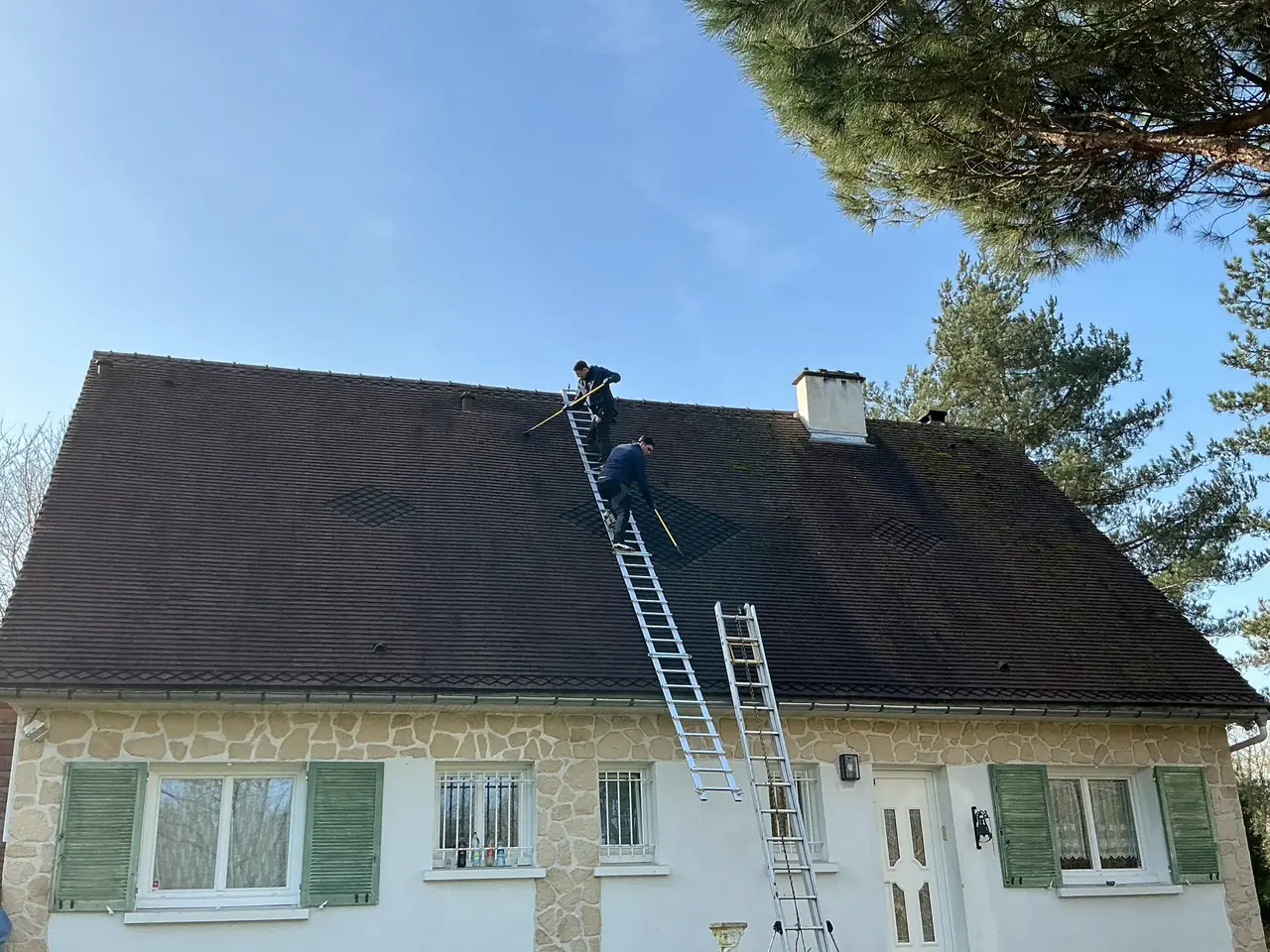 Traitement anti-mousse et hydrofuge toiture dans les Yvelines