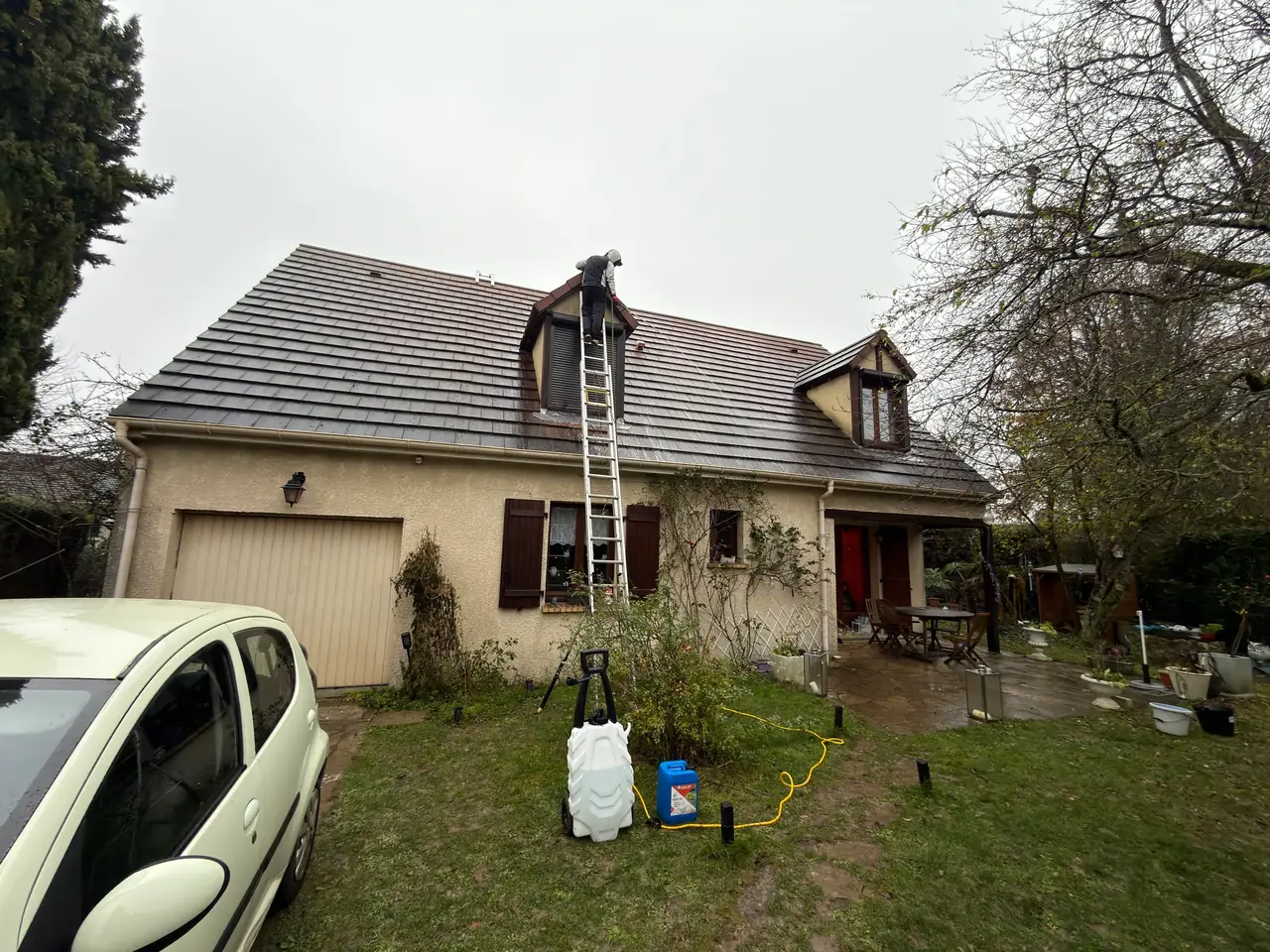 Toiture tuile plate à Orgerus Yvelines — entretien et démoussage par MS Couverture